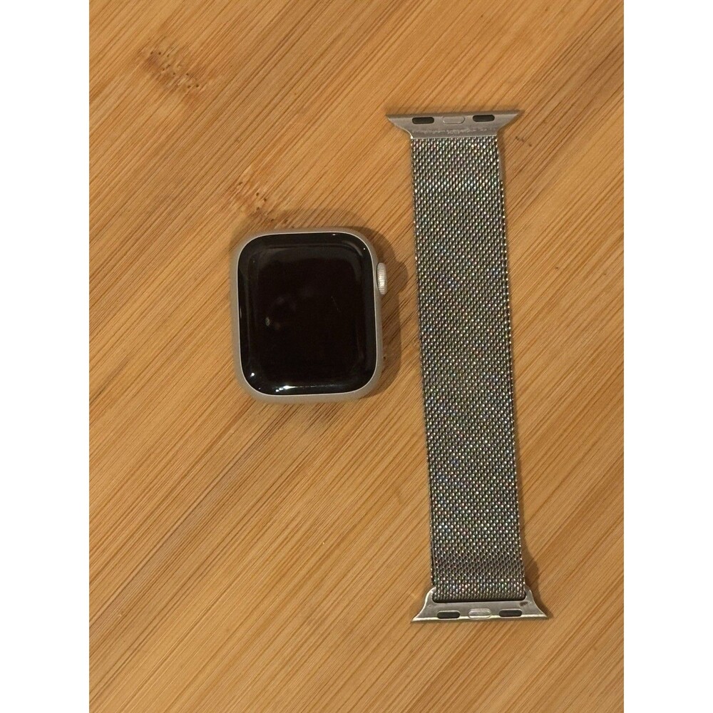 Apple Watch Series 8 - 41mm - GPS - Aluminum Case With Milanese Loop
